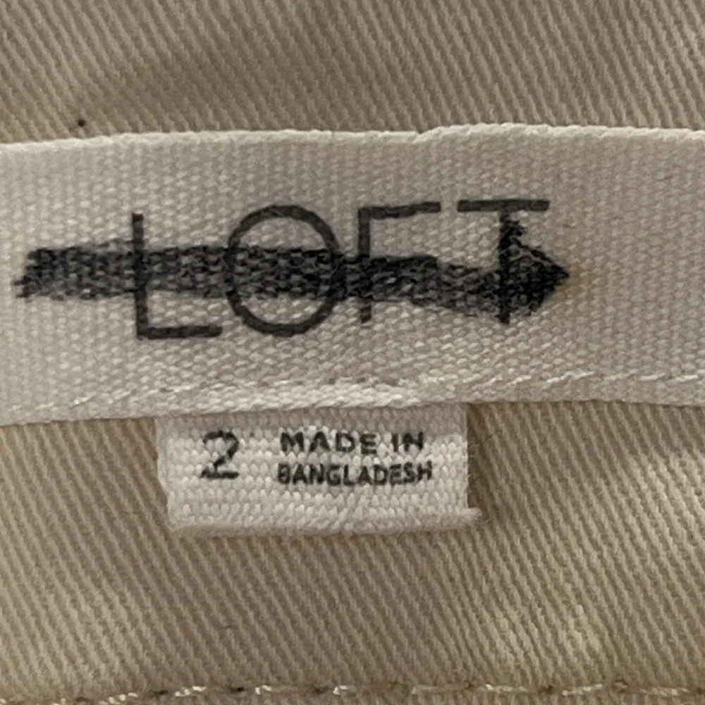 LOFT Womens Sz 2 Washed Twill Shorts Belt Loops Light Tan Classic Preppy Casual - Picture 6 of 9